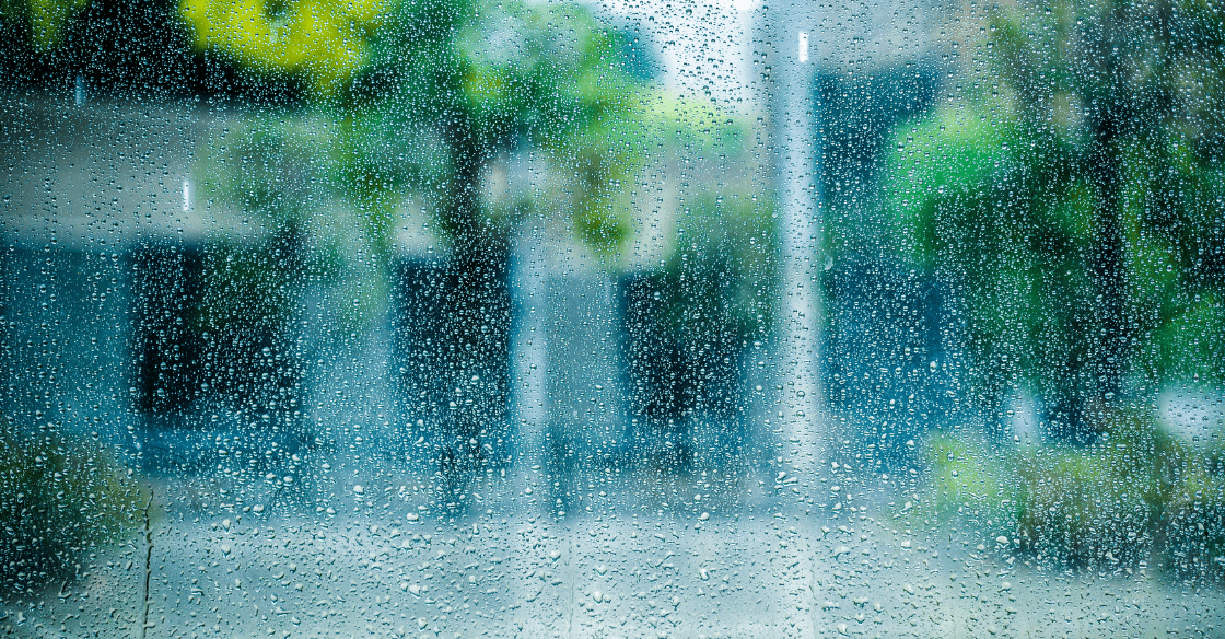 rain on building window